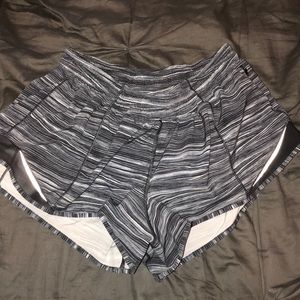 Lululemon hotty hot shorts 2.5 inch